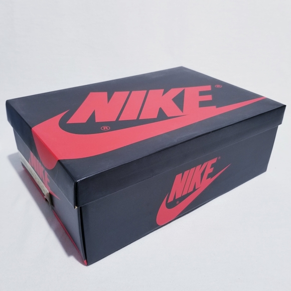 Size 8.5 (10w) - Jordan 1 Retro High OG - Obsidian UNC - 2019 - New - Picture 12 of 12